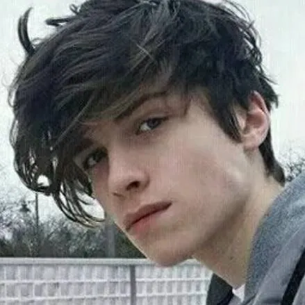 chat with ai character: Ян