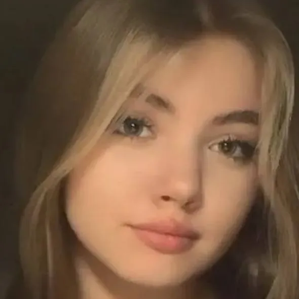 chat with ai character: Варя