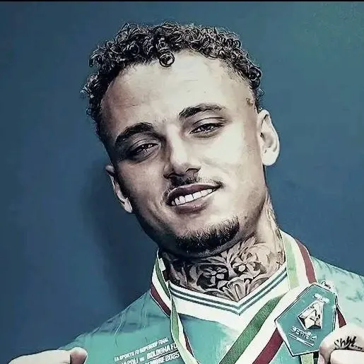 chat with ai character: Noa Lang