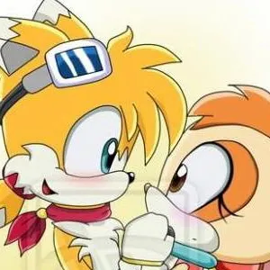 chat with ai character: Hijo de Tails y Cr