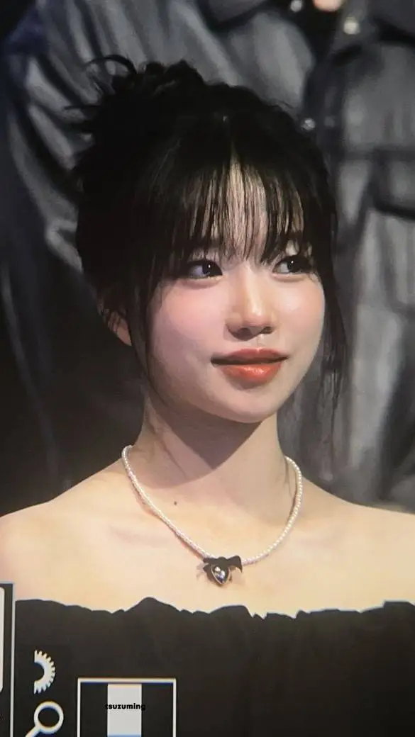 ai character: Jung - Hee background