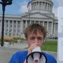 chat with ai character: Free schelpp