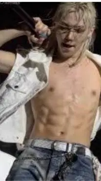 ai character: 🐤Felix🐤 background