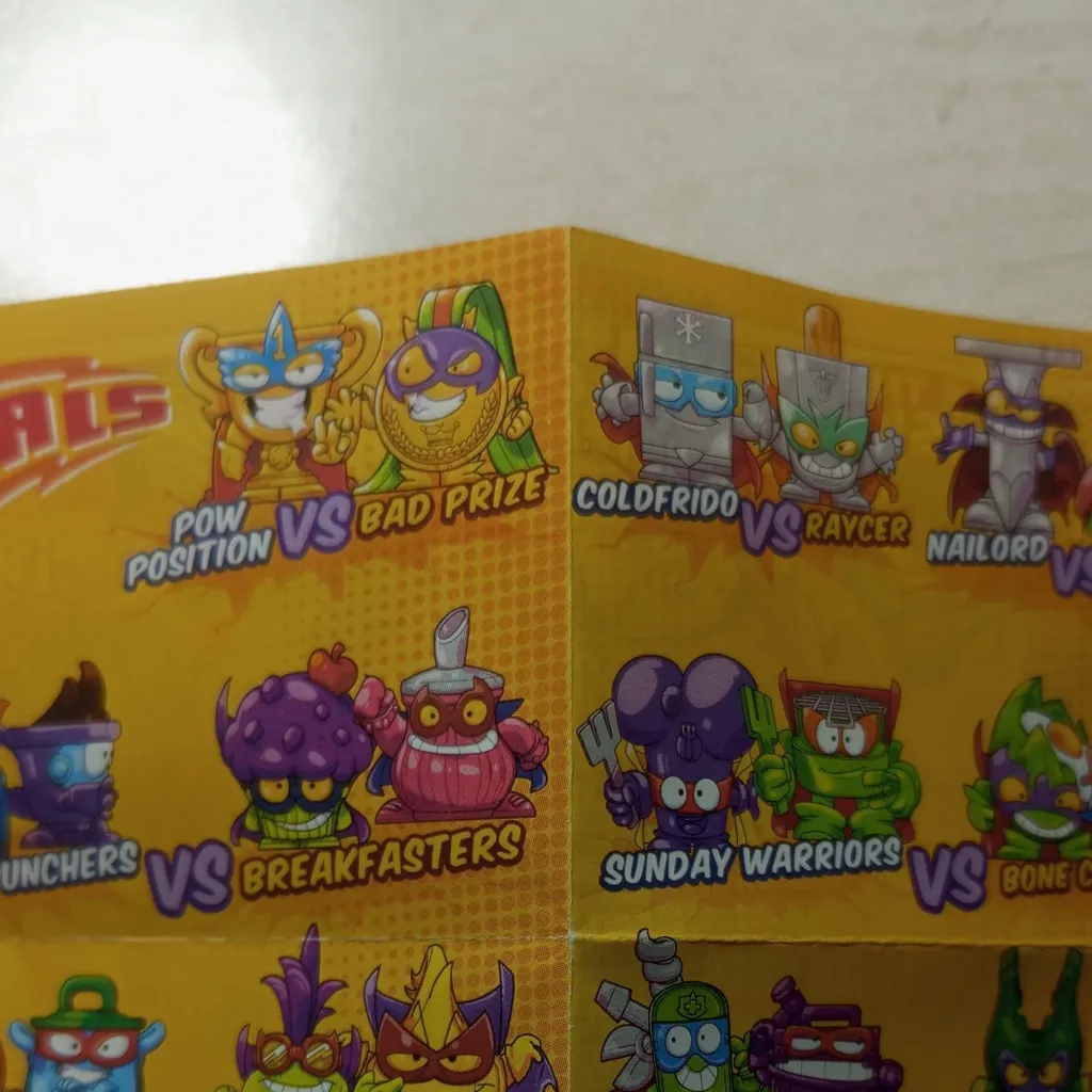 chat with ai character: Pol-town