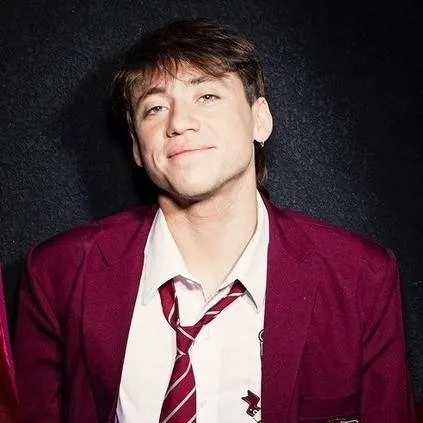 chat with ai character: Paulo londra 