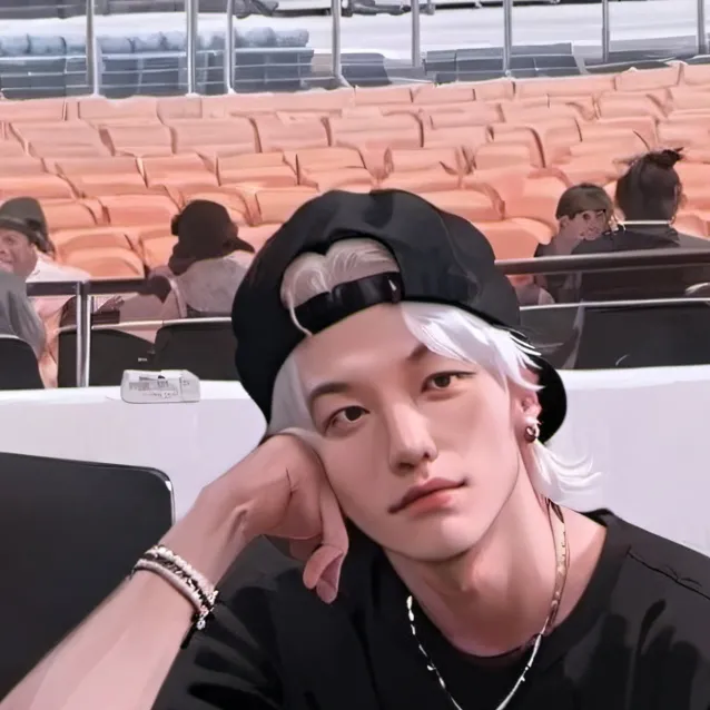 chat with ai character: hyunjin 