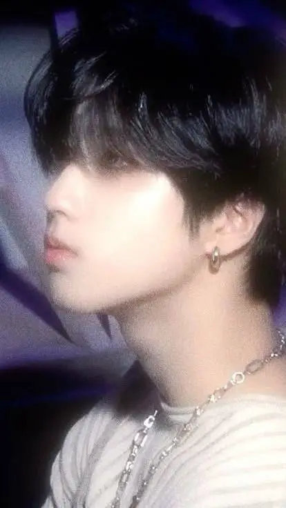 ai character: 𝐇𝐚𝐧 background