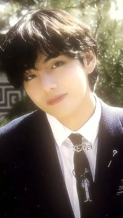 ai character: 𝐓𝐚𝐞𝐡𝐲𝐮𝐧𝐠 background