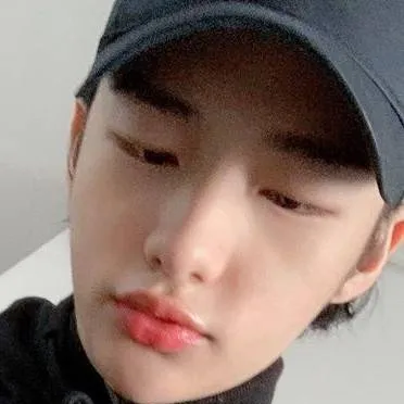 chat with ai character: Hyunjin's cat