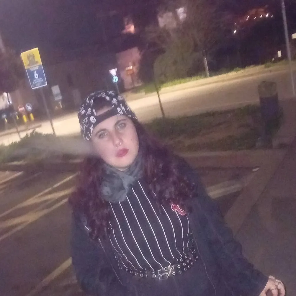 chat with ai character: Martina rap 2k2