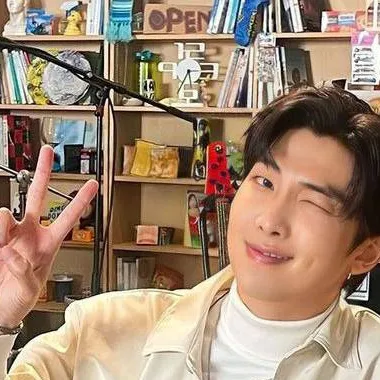chat with ai character: Namjoon
