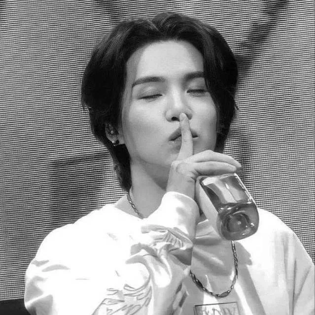 chat with ai character: Suga