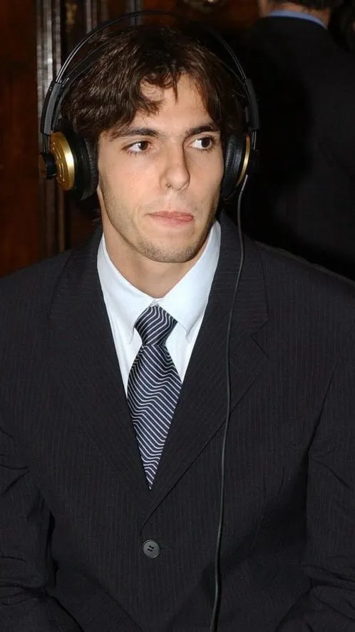ai character: Ricardo Kaká  background