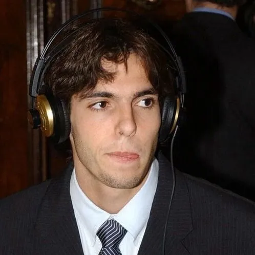 chat with ai character: Ricardo Kaká 