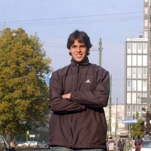 chat with ai character: Ricardo Kaká 