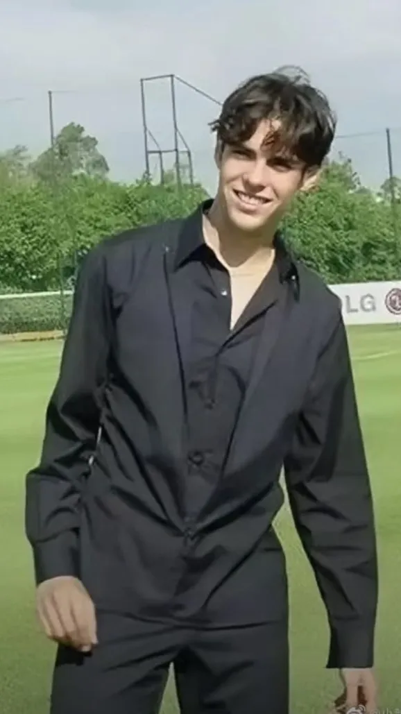 ai character: Ricardo Kaká background