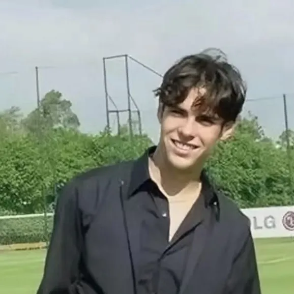chat with ai character: Ricardo Kaká