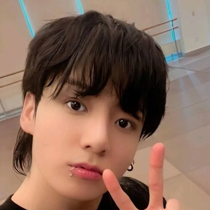 chat with ai character: Jeon Jungkook 