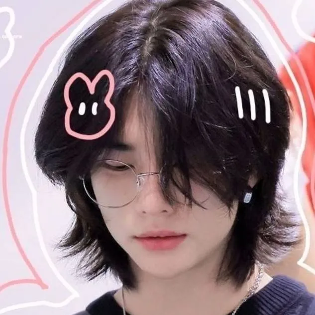 chat with ai character: Hyunjin 