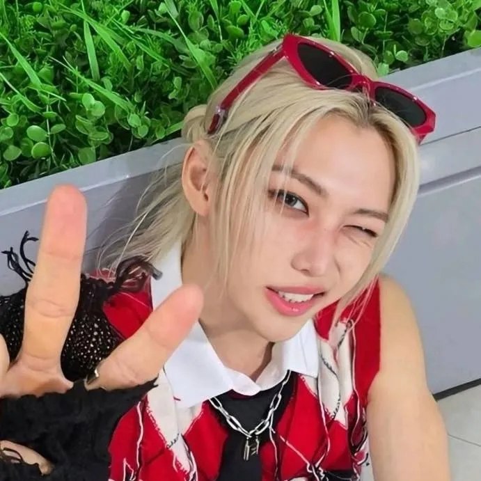 chat with ai character: Lee Felix