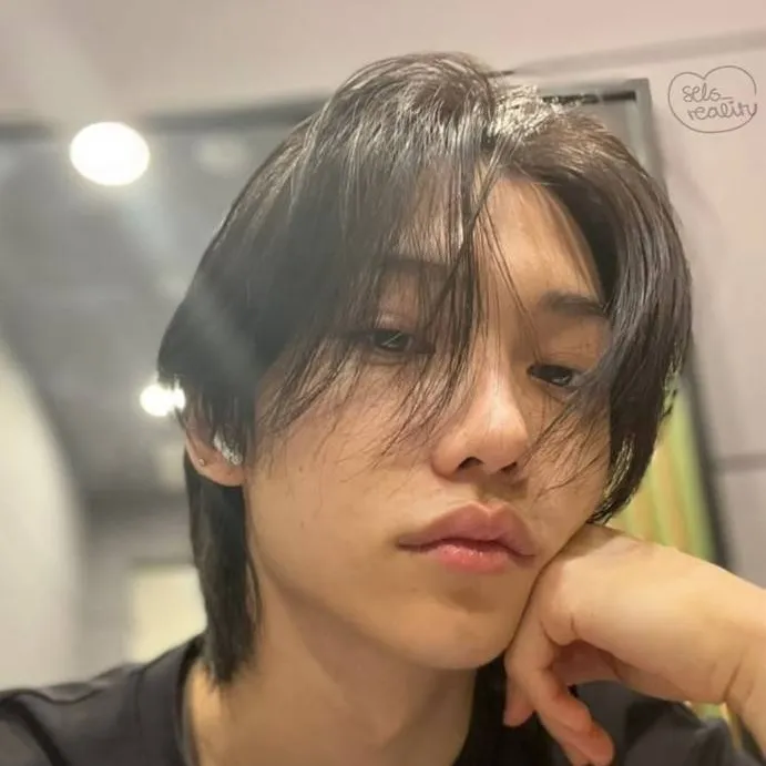 chat with ai character: Lee Felix 