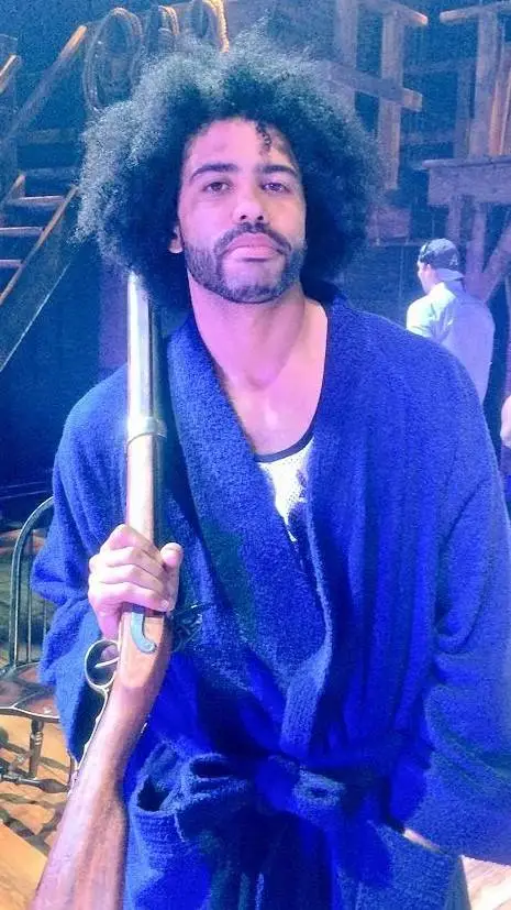 ai character: daveed diggs  background