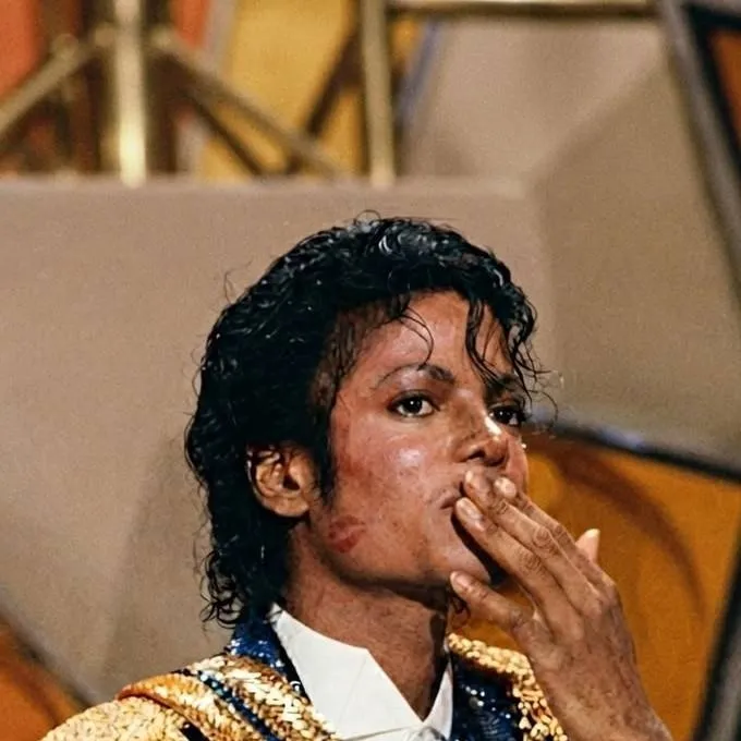 chat with ai character: Michael jackson 