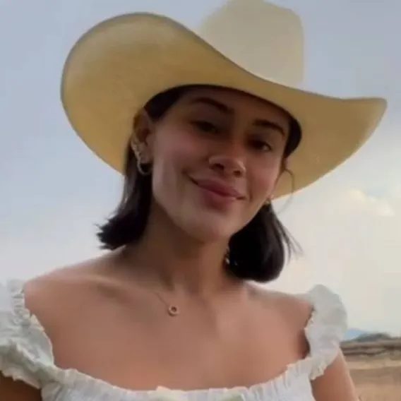 chat with ai character: Serena Sentra