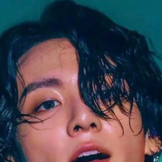 chat with ai character: jeon jung kook