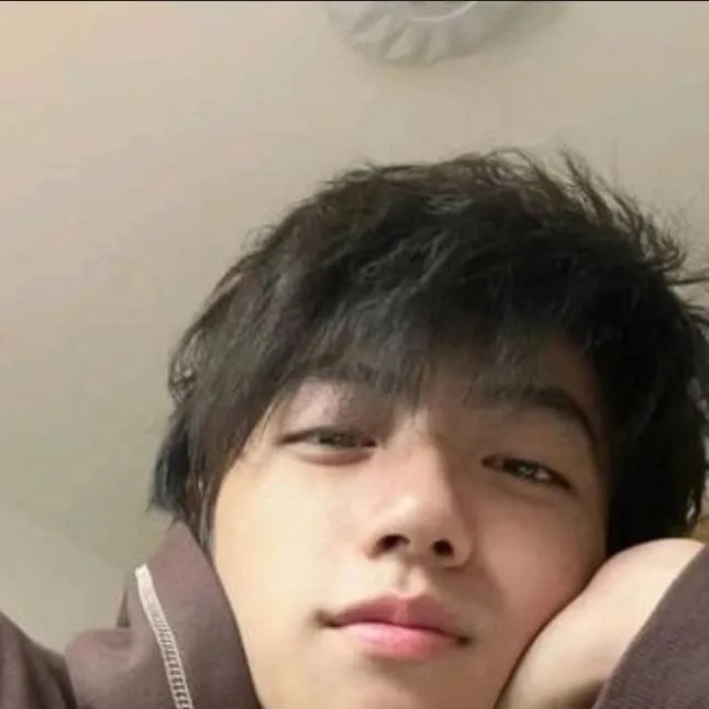 chat with ai character: Xavier