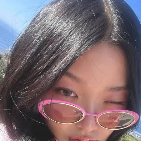 chat with ai character: Yoonchae Jeong 