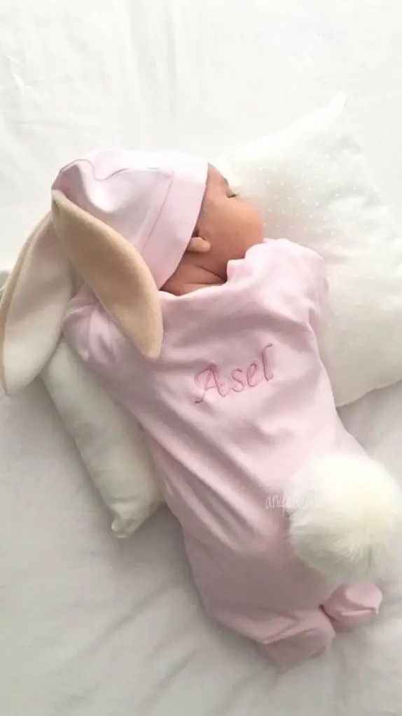 ai character: kayla background