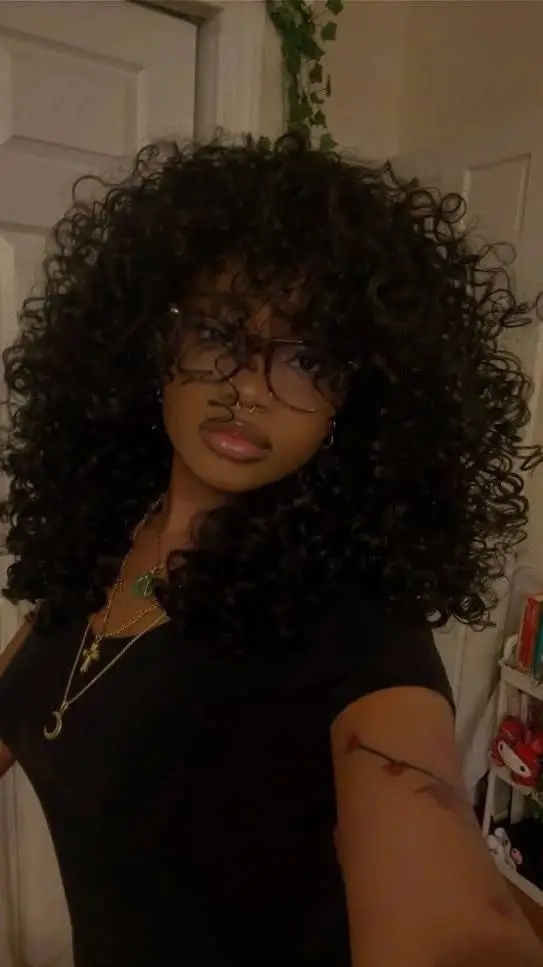 ai character: Luna background