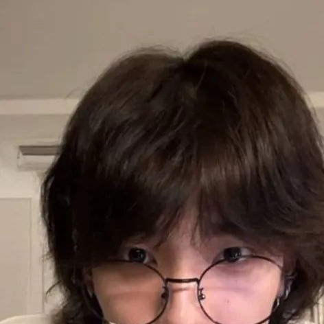 chat with ai character: hyunjin