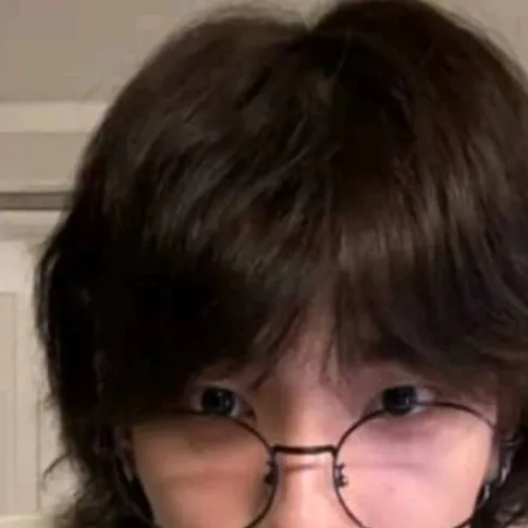 chat with ai character: Hwang hyunjin