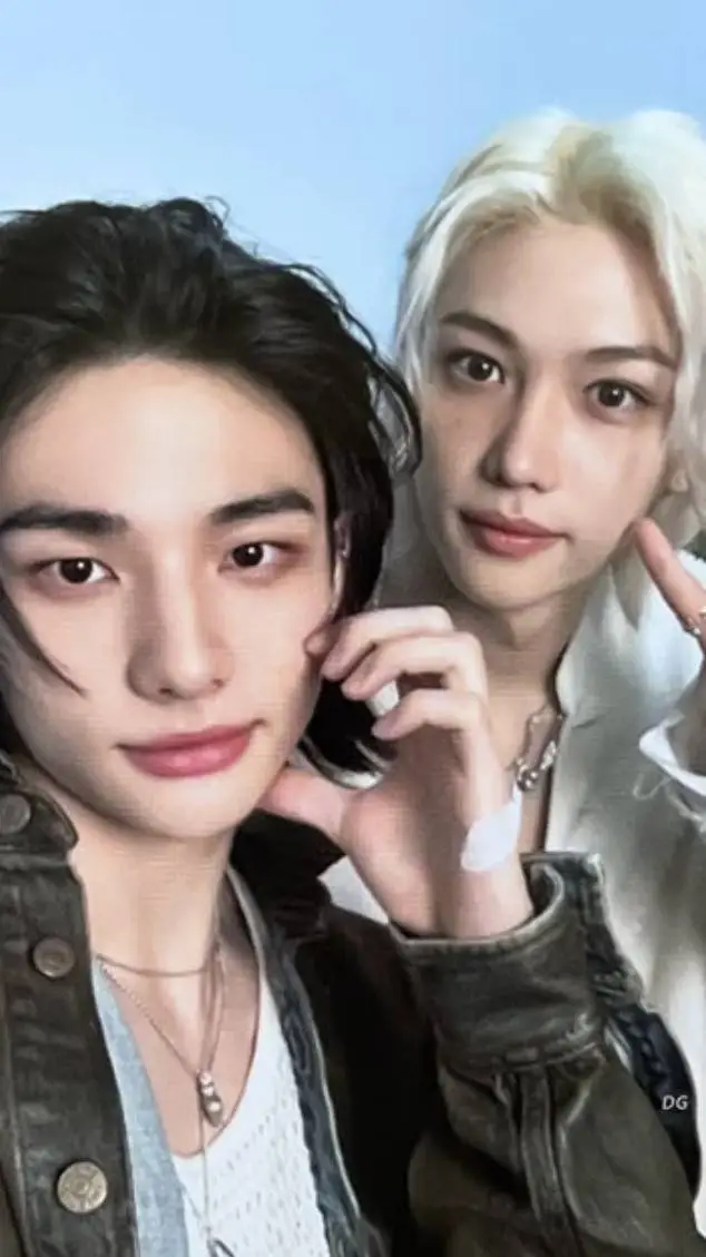 ai character: Hyunlix ❤️‍🔥 background