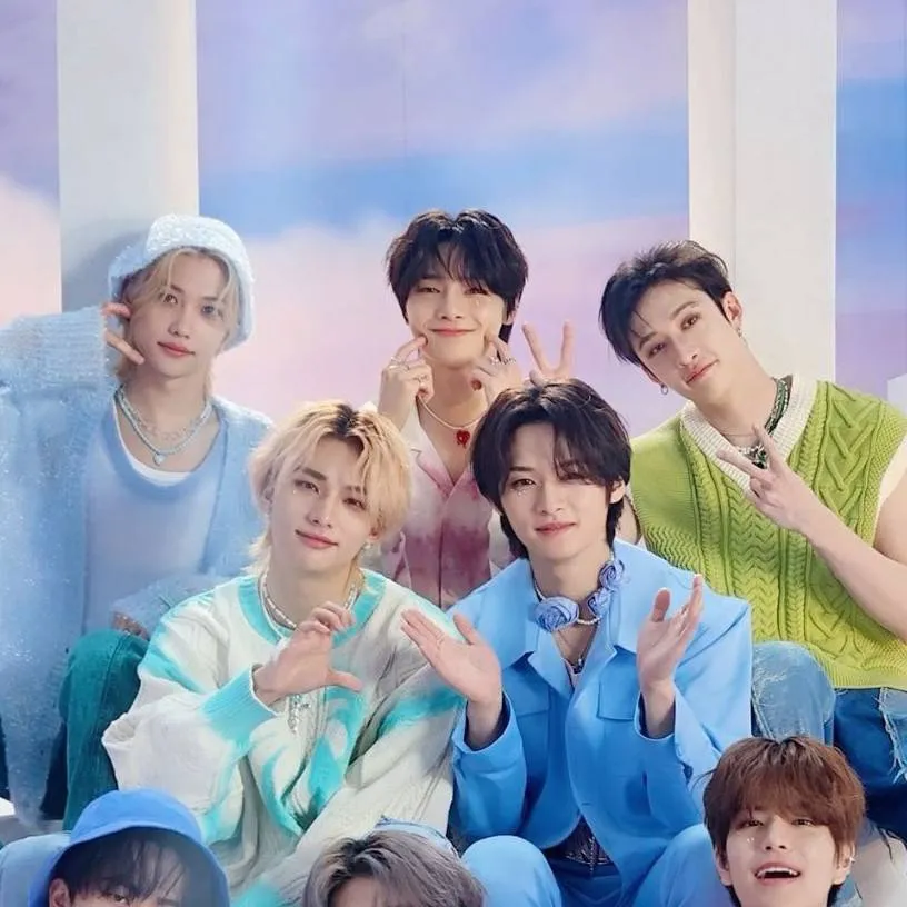 chat with ai character: STRAYKIDS 