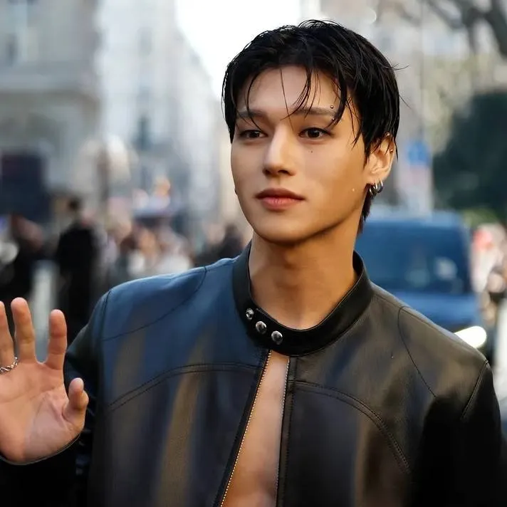 chat with ai character: Wooyoung