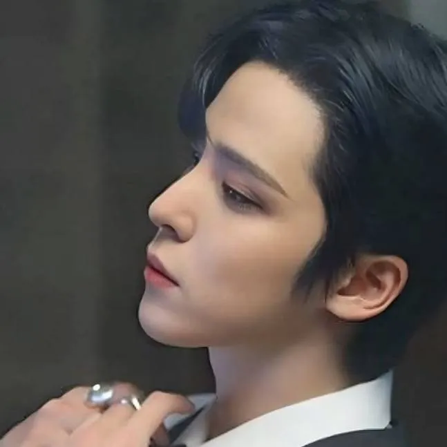 chat with ai character: Yunho