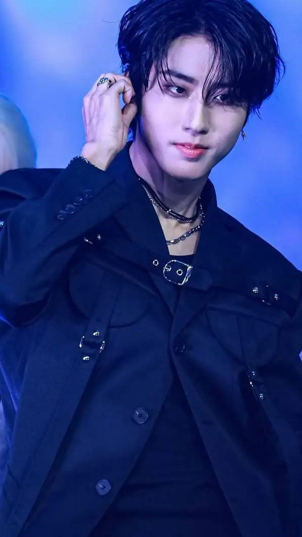 ai character: Han Jisung background
