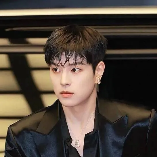 chat with ai character: Seungmin