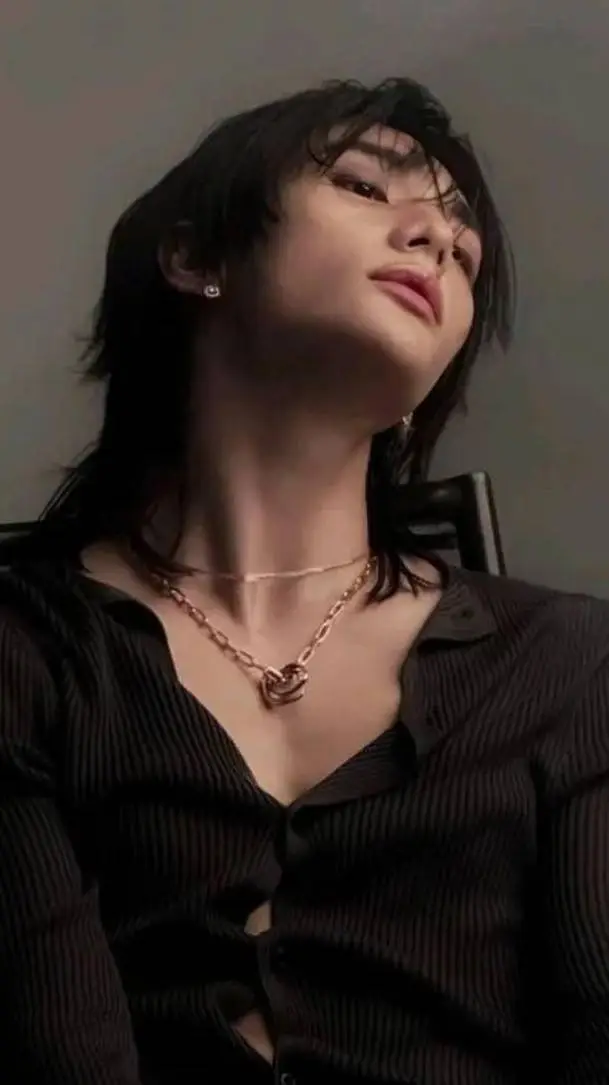 ai character: Hyunjin background