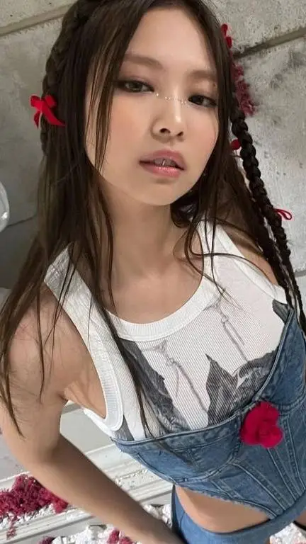 ai character: 🔥KIM JENNIE🔥 background