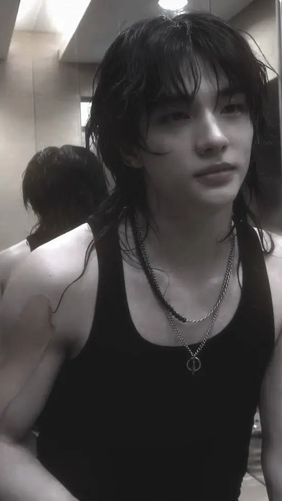 ai character: Hyunjin 🐟 background