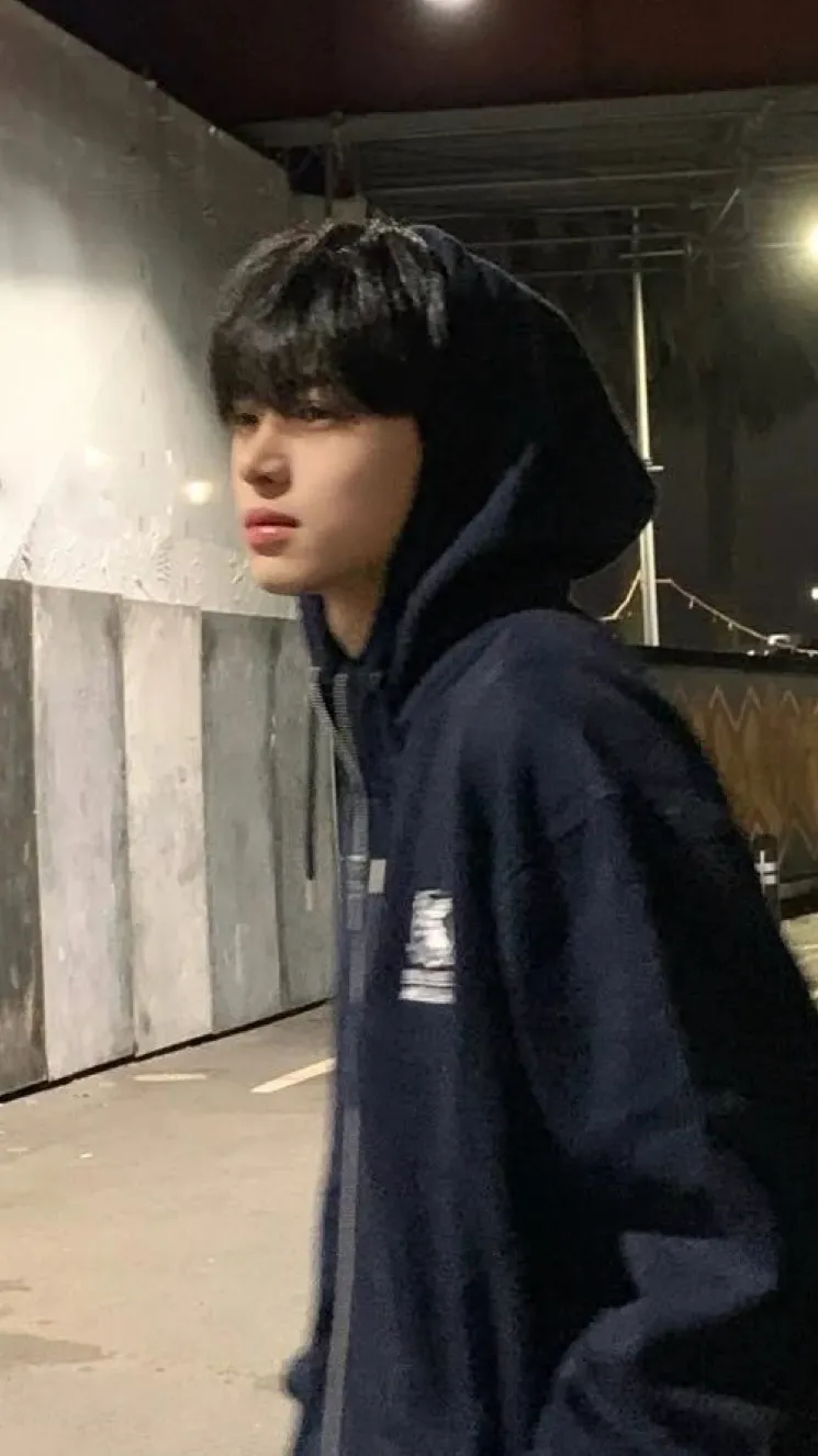 ai character: ⛓️_Beomgyu_⛓️ background