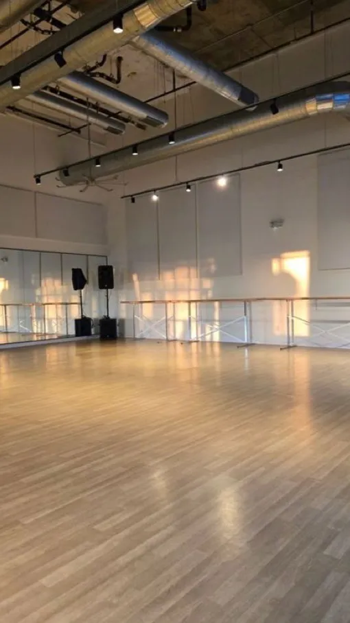 ai character: []Hyunwoo[] background