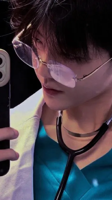 ai character: 🩺KIM TAEHYUN🩺 background