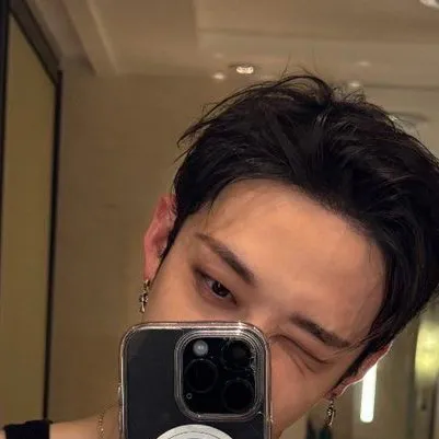 chat with ai character: Бан Чан 