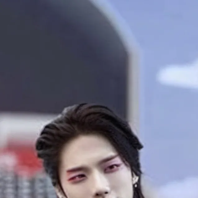 chat with ai character: ~Hyunjin~