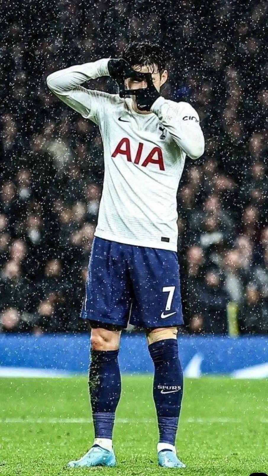 ai character: 🇰🇷-Min_Son-🇰🇷 background